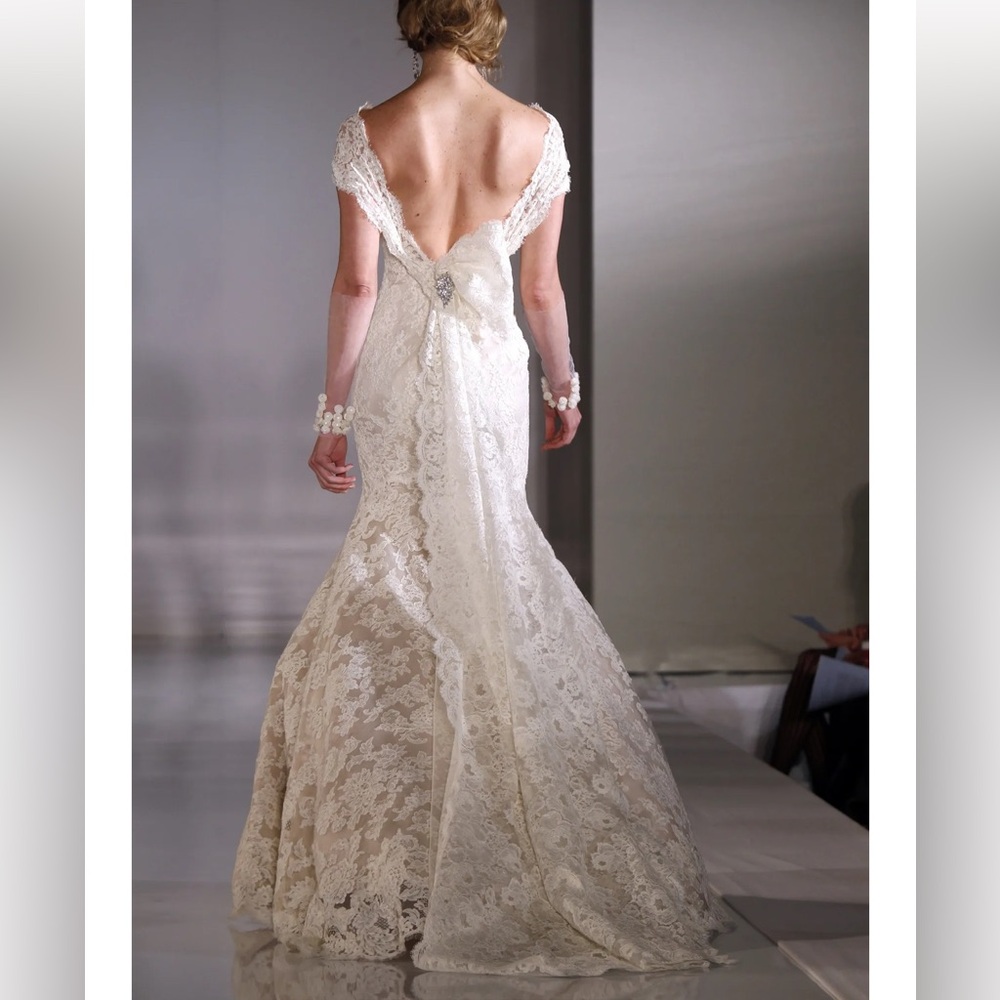 RARE Ines di Santo Runway $13500 lace low back bias cut stunning wedding dress 8